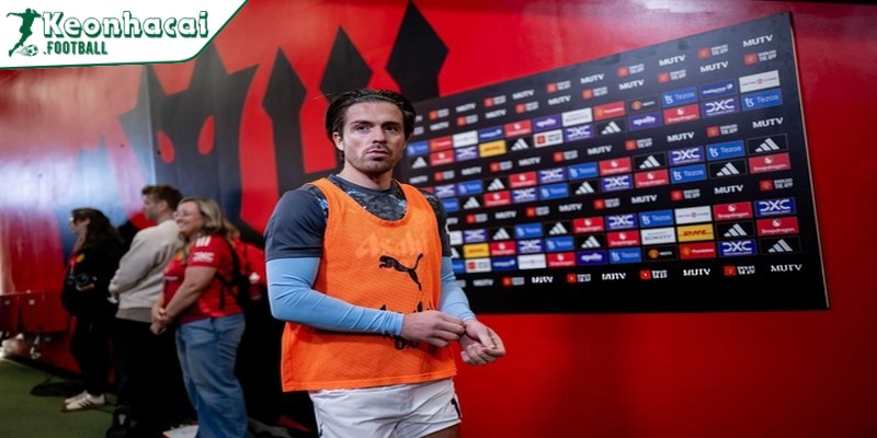 Jack Grealish bị fan MU hành hung ngay trên sân Old Trafford: Cú tát gây sốc 2 Diễn biến sự việc Jack Grealish bị fan MU hành hung