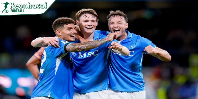 Scott McTominay lập cú đúp, Napoli trở lại ngôi đầu Serie A 2 Ngay từ khi bóng lăn, Napoli đã đẩy cao đội hình tấn công