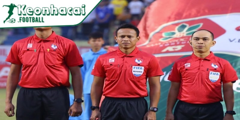 Trọng tài Malaysia cầm còi trận cầu tâm điểm Hà Nội - Thanh Hóa 2 Hai trọng tài FIFA từ Malaysia cầm còi trận đấu quan trọng