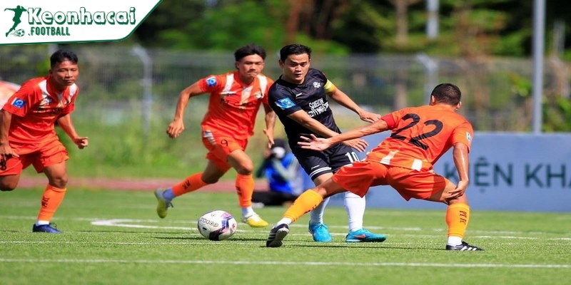 Bóng đá phủi là tên gọi dân dã để chỉ những trận bóng đá tự phát