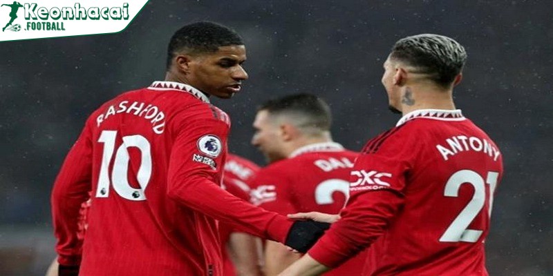 MU bán cầu thủ để có ngân sách 