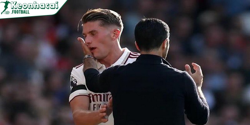 Thất vọng với màn ra mắt Premier League của Viktor Gyokeres 2 Viktor Gyokeres chuyển đến Arsenal từ Sporting CP được đánh giá cao