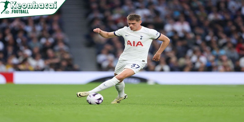 Hậu vệ Micky van de Ven một trong những cầu thủ chạy nhanh nhất thế giới