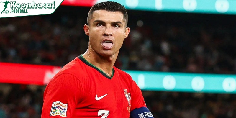 Tiểu Sử Cristiano Ronaldo - Từ Cậu Bé Nghèo Đến Huyền Thoại 3 Anh nổi bật với thân hình săn chắc, tốc độ bứt phá, bật nhảy ấn tượng