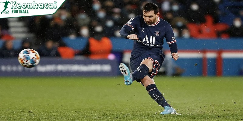 Tiểu Sử Lionel Messi - Huyền Thoại Sống Của Bóng Đá 3 Anh gia nhập Paris Saint-Germain (PSG), mở ra chương mới tại châu Âu