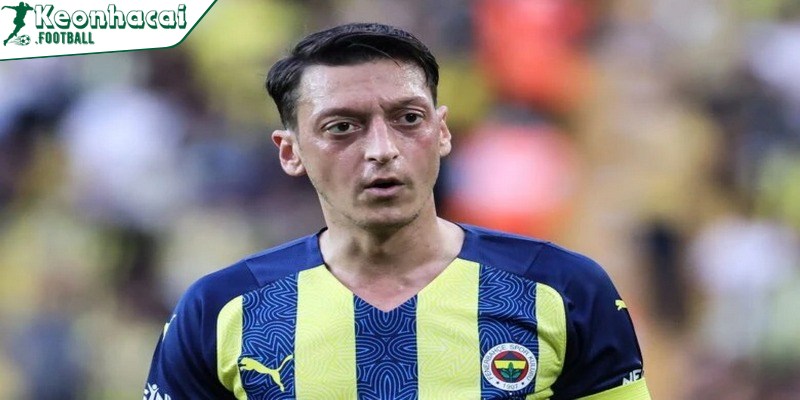Tiểu sử Mesut Ozil chọn thi đấu cho đội tuyển quốc gia Đức 