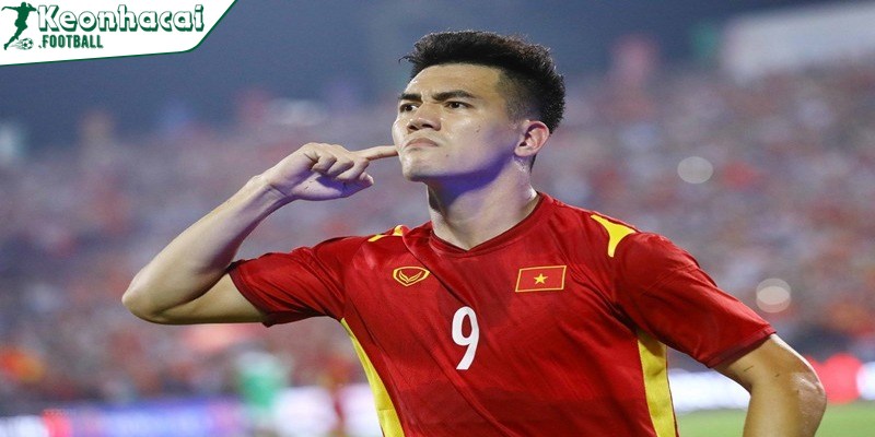 Tiến Linh từ chối rời sân phút chót: Hành động bất ngờ hé lộ tinh thần đồng đội 2 Tiến Linh bất ngờ xin ở lại sân phút chót