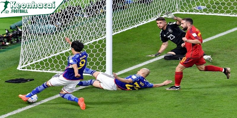 Bàn thắng gây tranh cãi bắt nguồn từ pha ghi bàn tạo sự tranh luận về tính hợp lệ