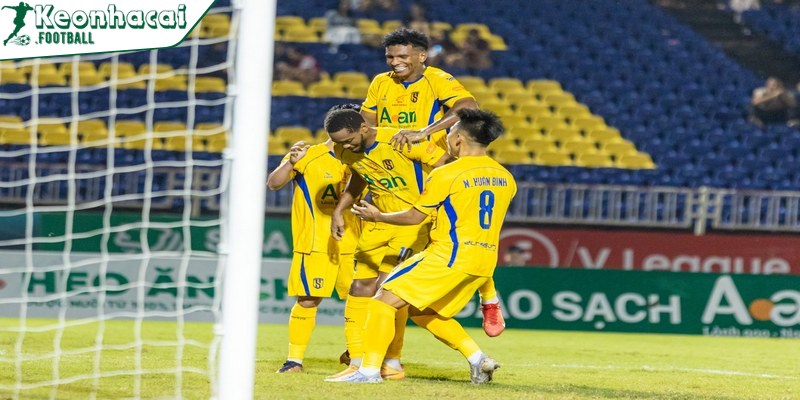 Hoàng Văn Khánh: “SLNA không thể thua về tinh thần trên sân nhà” 2 Chiến thắng quý giá và sự trở lại của tinh thần xứ Nghệ