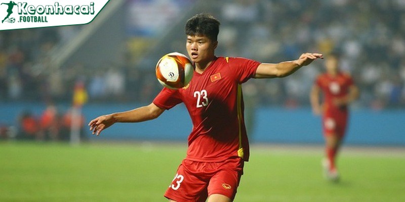 Tiền Đạo Nguyễn Văn Tùng sở hữu chiều cao 1m80